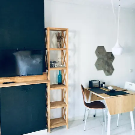 Golden Studio Apartment *